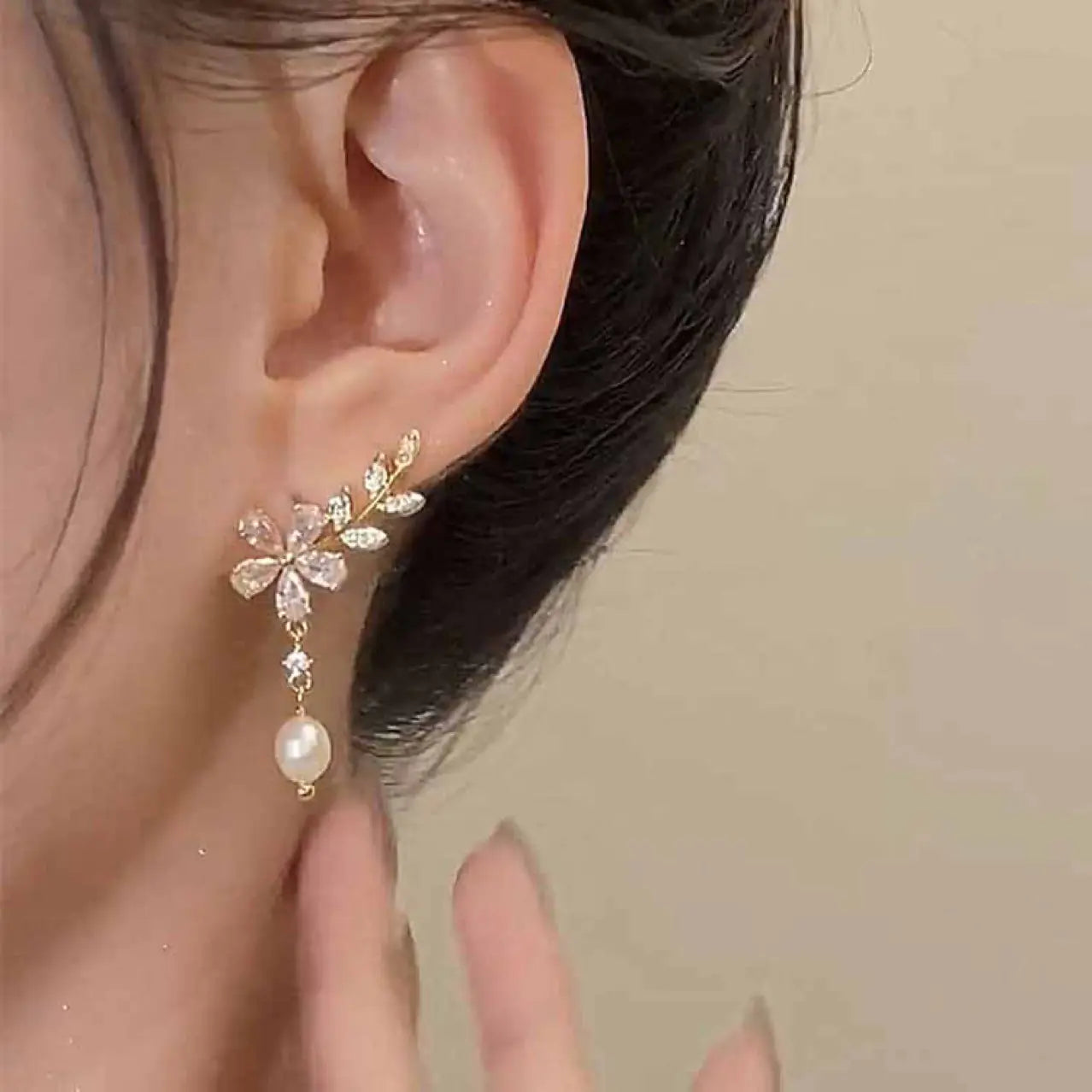 Elegant Floral Pearl & Zircon Stud Earrings - Delicate Jewelry